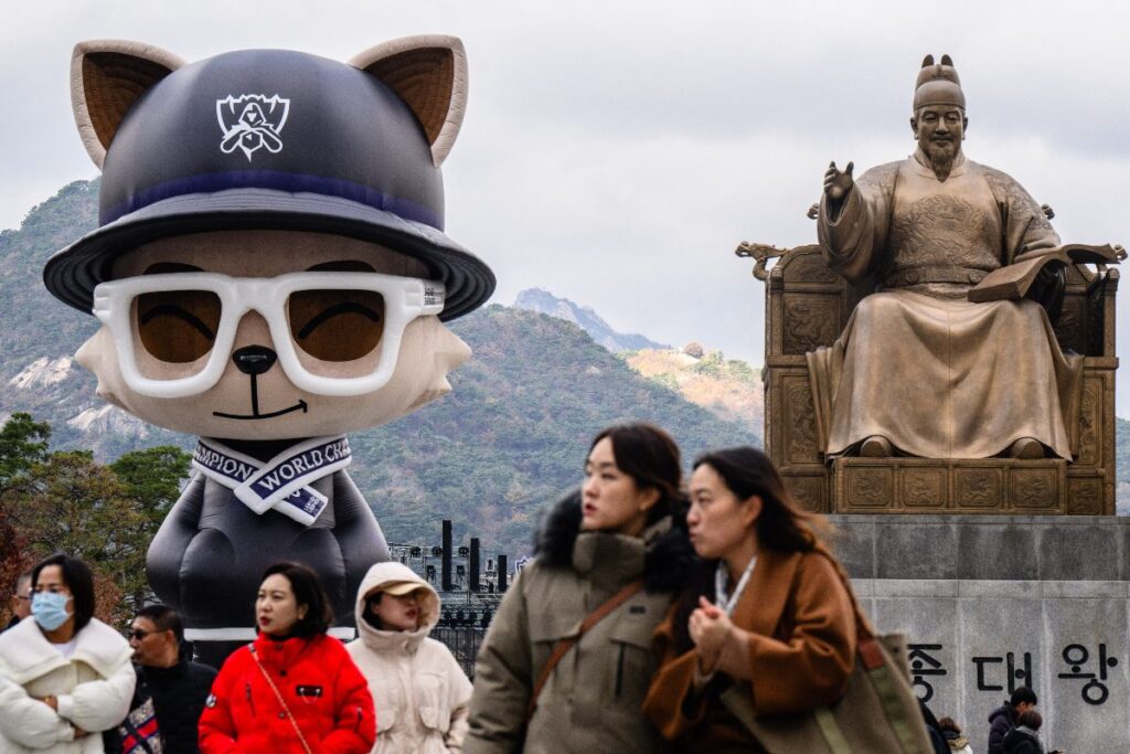 Thousands Flock To Seoul For League of Legends World Championship Final