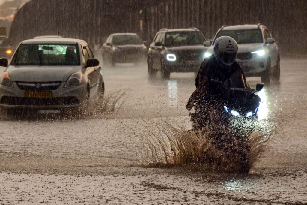 20 Killed in Lightning Strikes Amid Heavy Unseasonal Rain in Gujarat