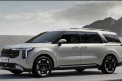 Kia Carnival Facelift Breaks Cover, Gets A Sleek Design and High-Tech Upgrades