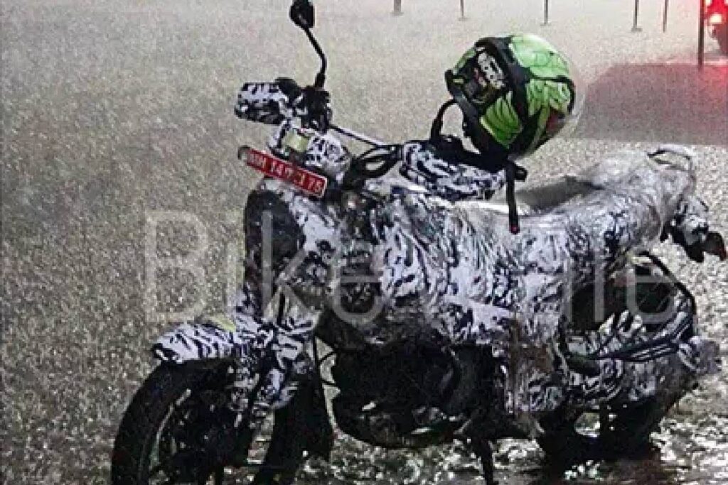 New Bajaj Bike Spotted Testing, Likely To Be A CNG model