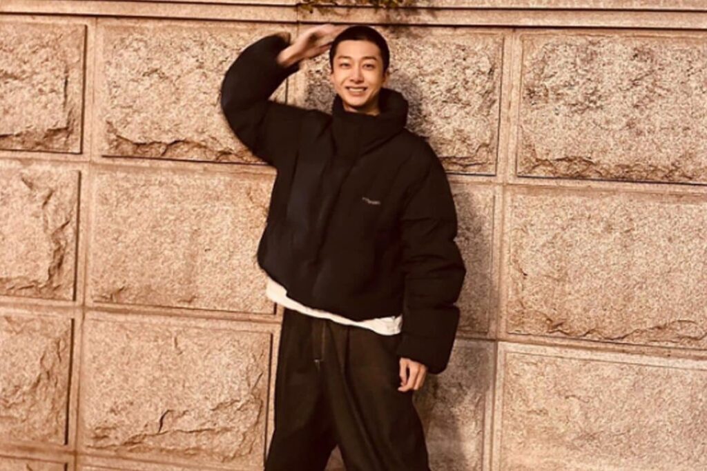 MONSTA X Leader Shownu Shaves Hyungwon’s Head Prior To Military Enlistment