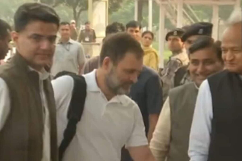 WATCH | Rahul Gandhi Receives 'United' Welcome From Ashok Gehlot, Sachin Pilot in Rajasthan