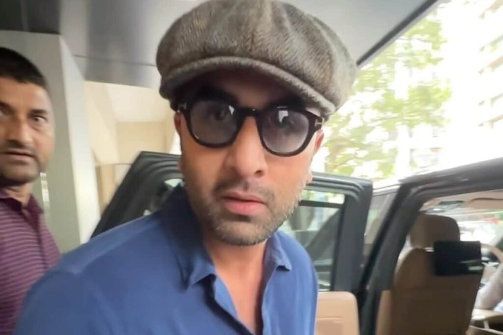 Ranbir Kapoor Gets ANGRY, Tells Paparazzi 'Kya Karu' As They Ask Him To Pose, Greet Diwali