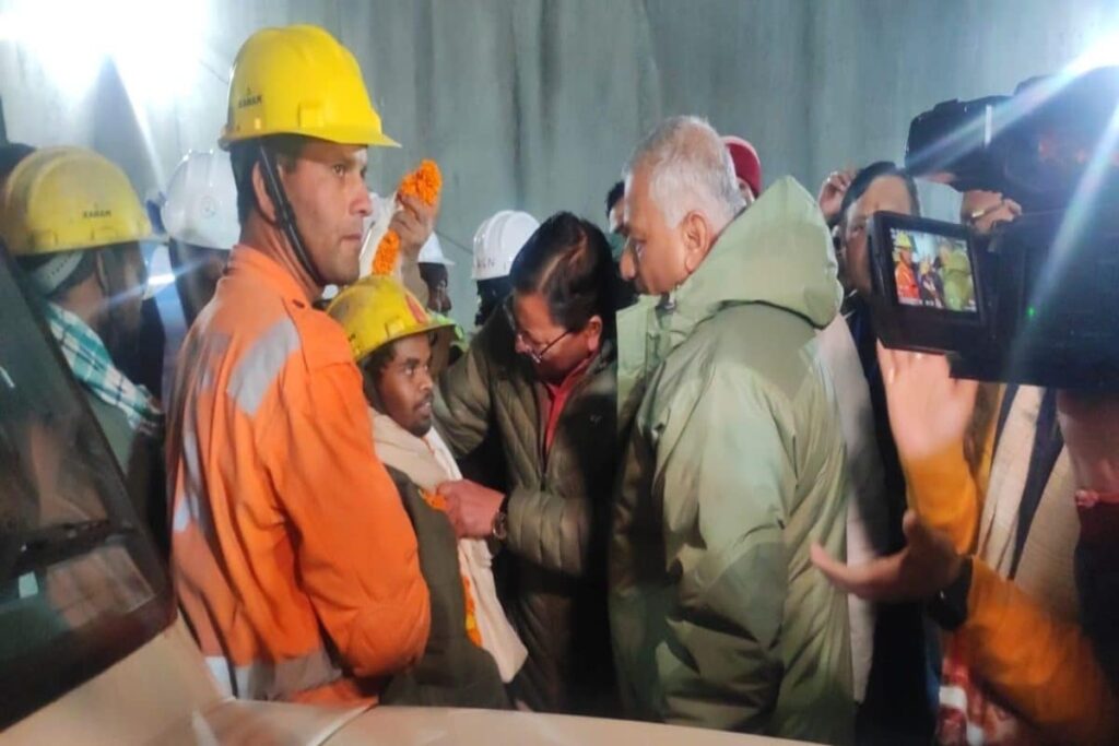 Uttarakashi Trapped Workers Come Out of Silkyara Tunnel After 16 Days | WATCH First Visuals