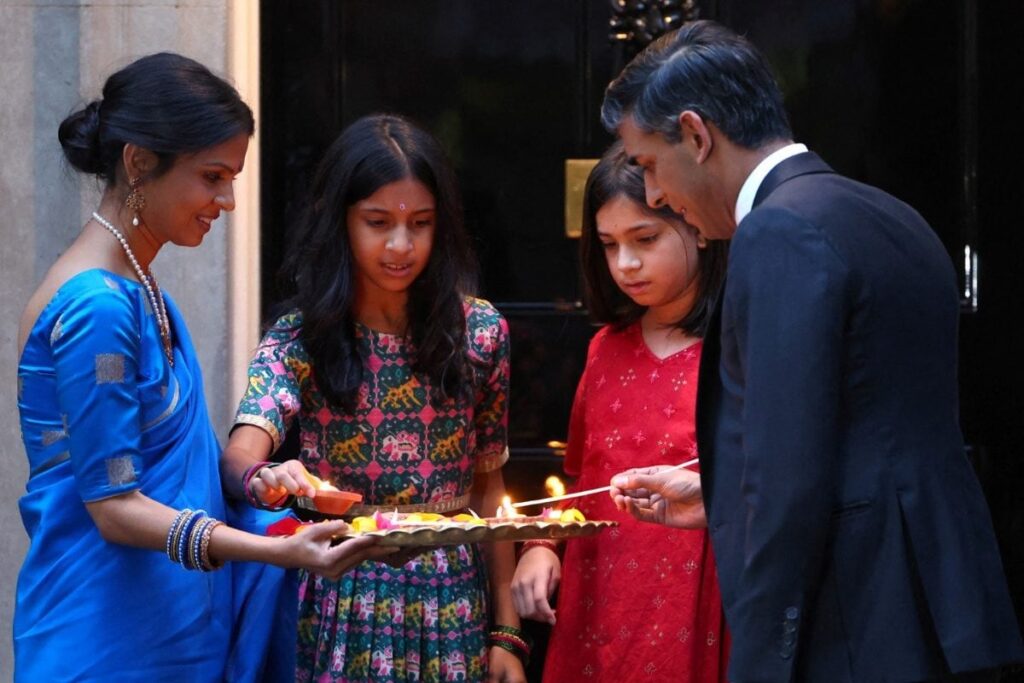 WATCH | UK PM Rishi Sunak, Akshata Murty Sing Bhajan at Southampton Temple during Diwali Puja