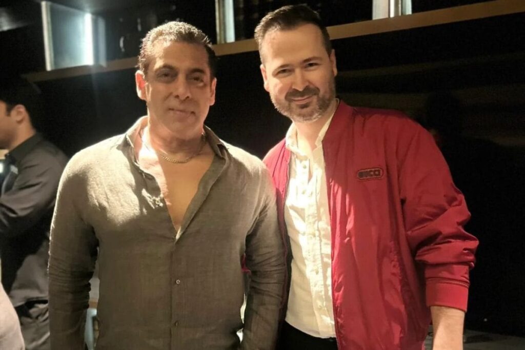 Salman Khan Attends Shah Rukh Khan's Birthday Bash, FIRST Photo of Tiger 3 Star at Party Out