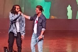Shah Rukh Khan Grooves To Young Shahrukh With Tesher on SRK Day, Video Goes Viral; Watch