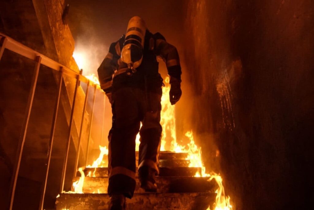 East Delhi Fire: Man Throws 3-year-old from Balcony, then Jumps with Rest of His Family; All 4 in Hospital