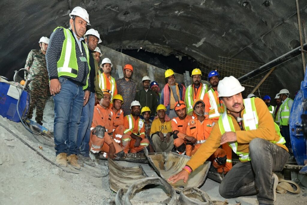 News18 Afternoon Digest: Indian Army Steps In For Manual Drilling and Other Top Stories 