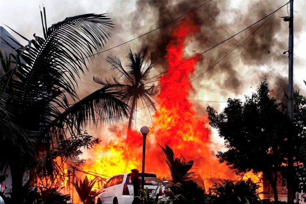 Maharashtra: Fire in Thane Shopping Complex, 4 Shops Gutted