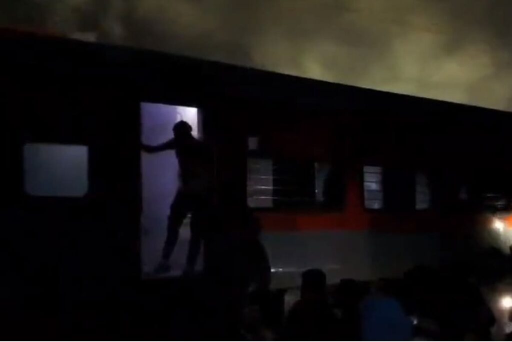 WATCH | Fire Breaks Out in Sleeper Coach of Delhi-Saharsa-Vaishali Express Near UP's Etawah, 19 Hurt
