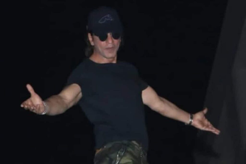 Happy Birthday SRK: Shah Rukh Khan Thanking Fans at Midnight Give Perfect Start to 'SRK Day'