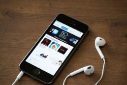 'People Complain About Battery': iPhone User's 'Adult' Problem With 'Now Playing' Widget is Funny