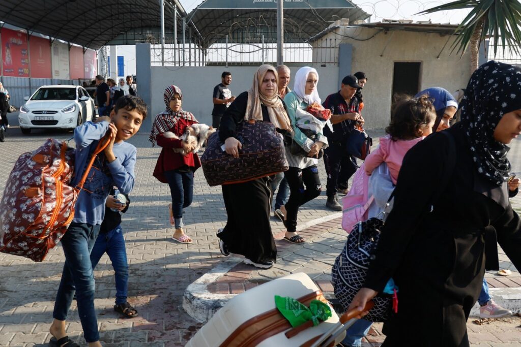 Hamas Suspends Evacuation of Foreigners to Egypt: Border Official