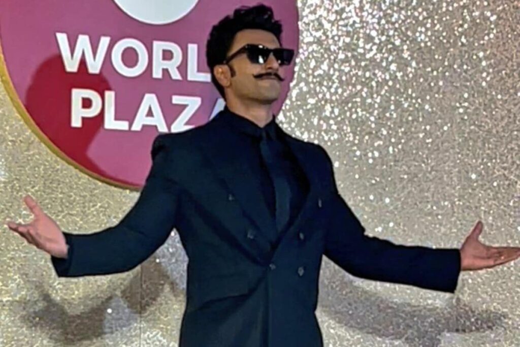 Jio World Plaza: Ranveer Singh Closes The New Order of Style Fashion Show In Full 'Desi' Style