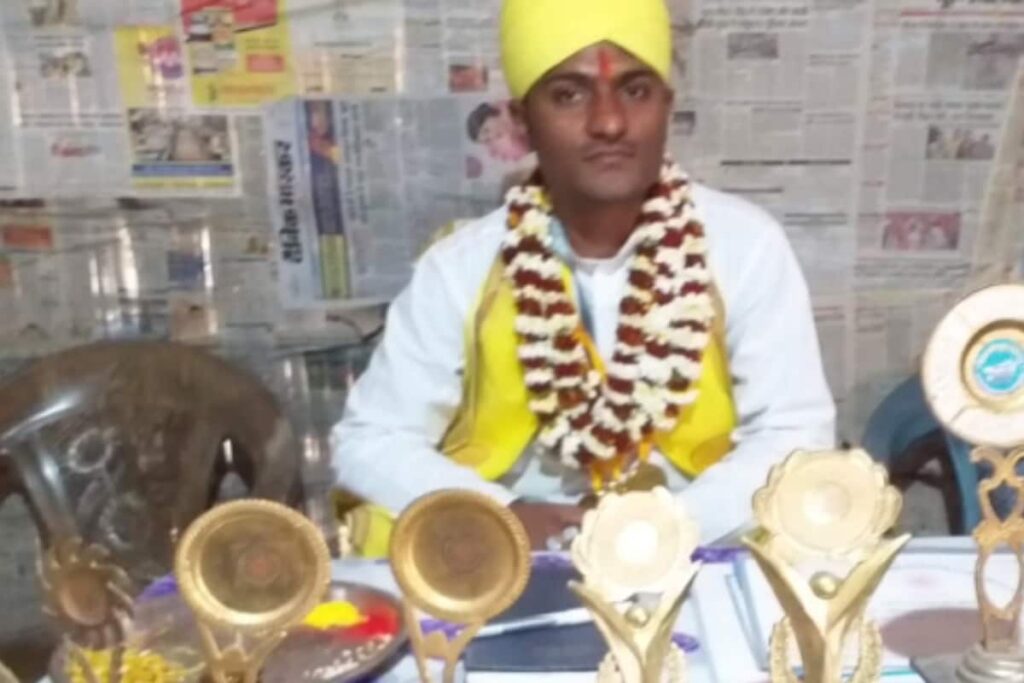 This Bihar Assistant Professor Once Used To Sing On Stage To Support His Education