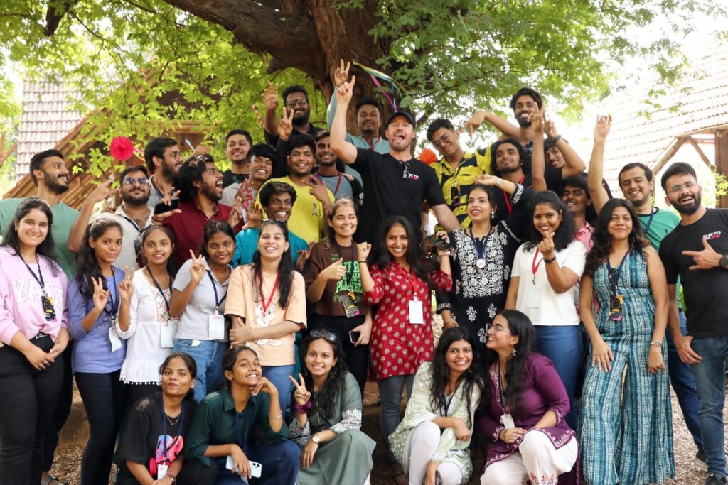 South African Cricketer AB de Villiers Visits Make A Difference NGO Volunteers and Beneficiaries in Mumbai