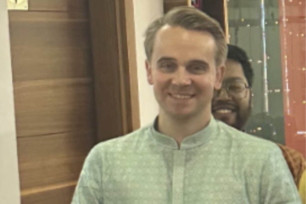 Man Lauds Blinkit For Timely Kurta-Pajama Delivery For German Colleague; CEO Responds