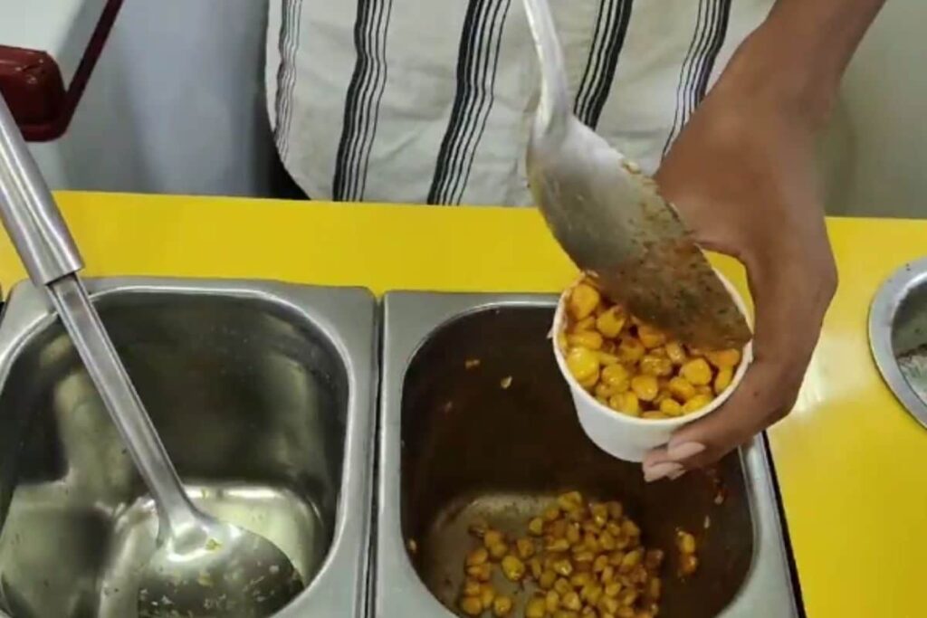 In Jamshedpur, This Sweet Corn Shop Is Gaining Popularity For Its Varieties