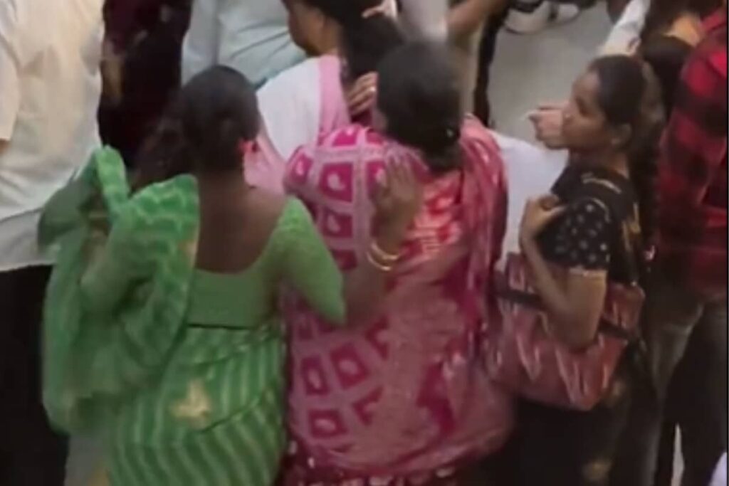 Caught On Cam: Women Steal Passenger's Bag At Rajiv Chowk Metro Station