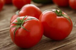 6 Ways Tomato Helps You Shed The Extra Kilos