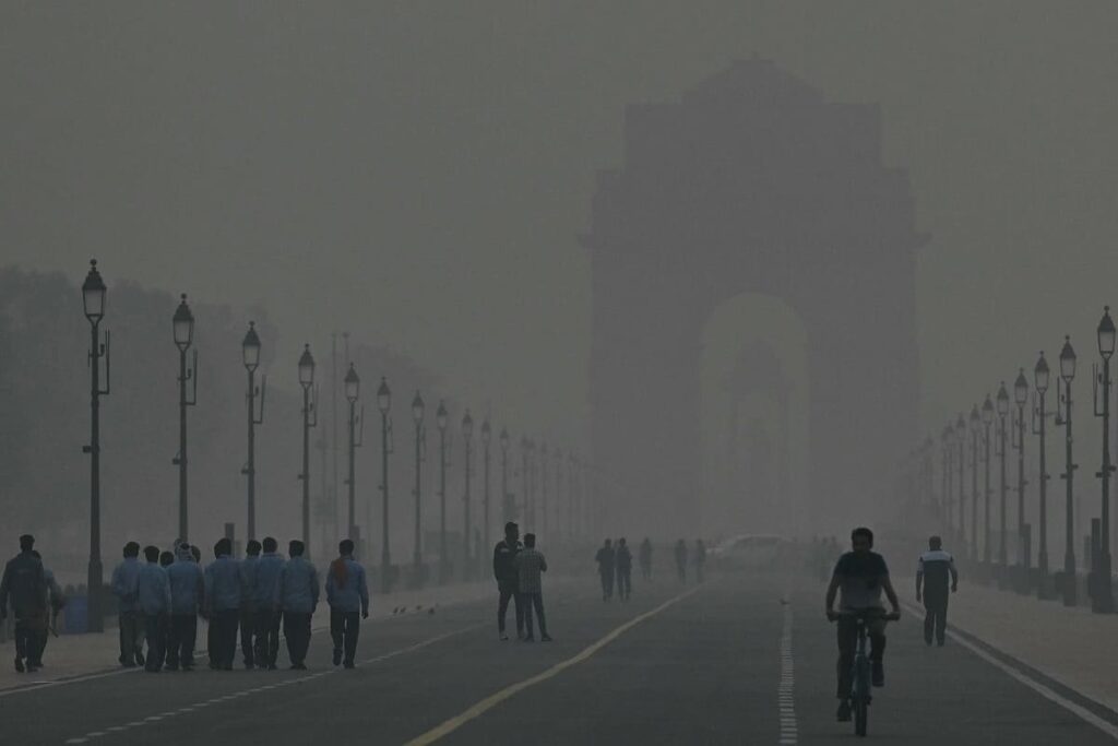 Delhi Air Pollution: Construction Restricted, Ban on Diesel Buses as 'Next 15 Days Crucial'