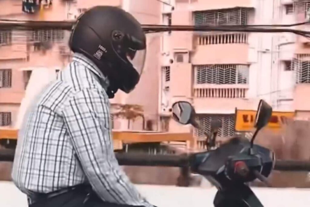 'Hawa Ke Saath Saath': Mumbai Police's Witty Post Is Reminder To All Carefree Riders