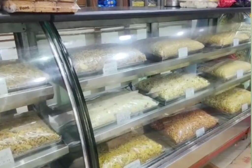 How UP's 200-year-old Dalmoth Namkeen Is Prepared