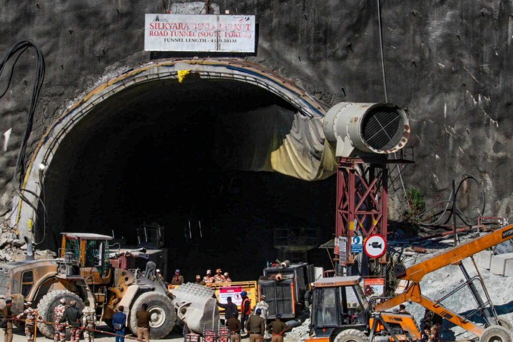 Uttarkashi Rescuers 'Metres Away' From Finding Passage to Workers in Tunnel, Drilling Halted Again | Updates