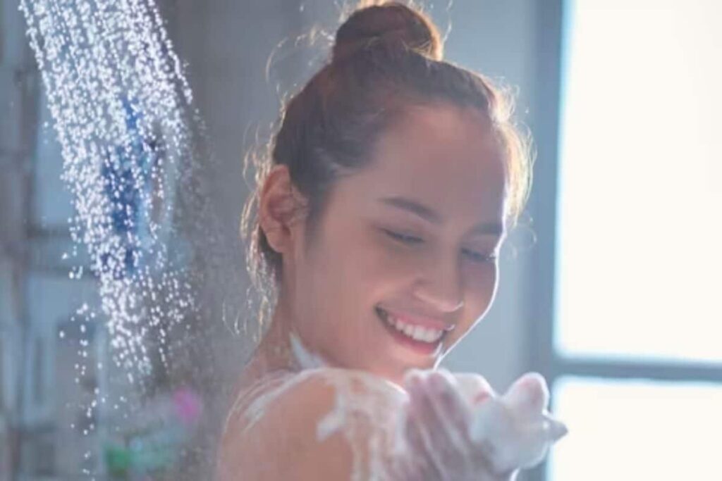 Dermatologist-Approved Tips for Incorporating Waterless Beauty Products into Your Skincare