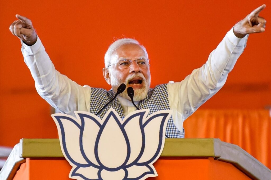 'This Is Not Right': PM Tells Woman As She Climbs Light Tower to Speak With Him During Telangana Rally | WATCH