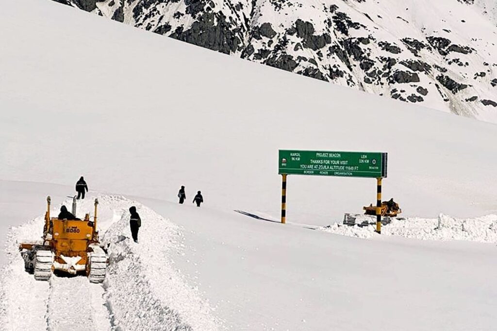 Cold Conditions in Kashmir, Srinagar Records Minus One Deg C