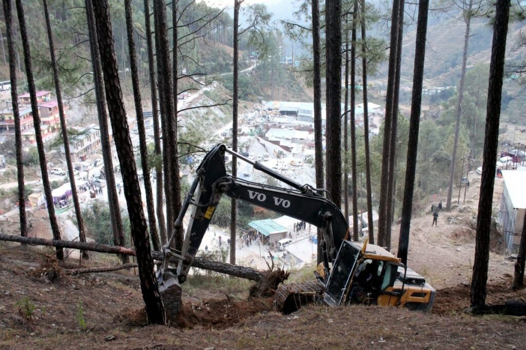 Uttarkashi Tunnel Collapse: Efforts On to Insert 6-inch Pipe as Rescue Op Enters Day 8; Gadkari to Visit Site
