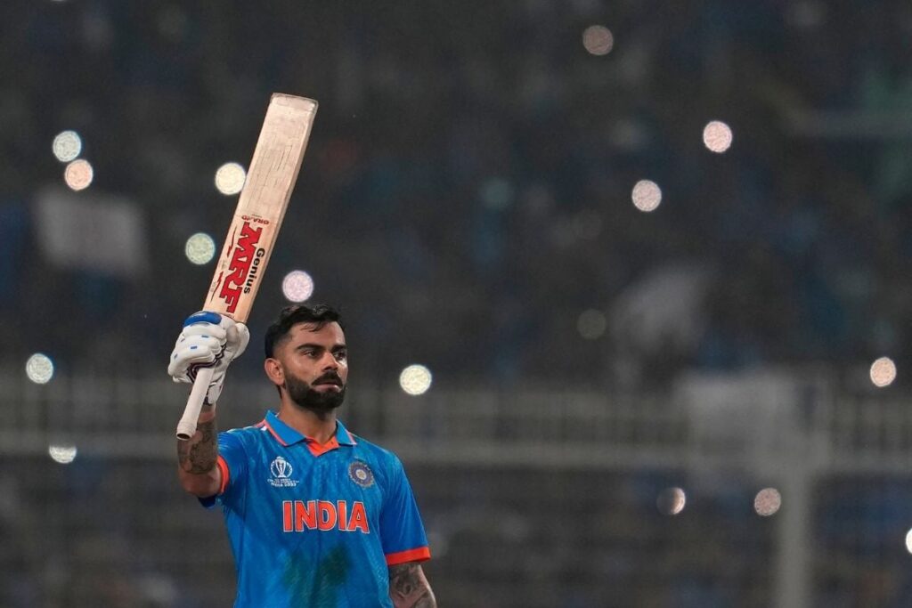 'Cometh the Hour, Cometh the Champion': Cricket Fraternity Hails Virat Kohli For Equaling Sachin Tendulkar's 49th Century Record