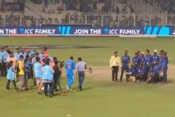 Watch: Virat Kohli Poses for Pictures With Eden Gardens Ground Staff After 49th ODI Century