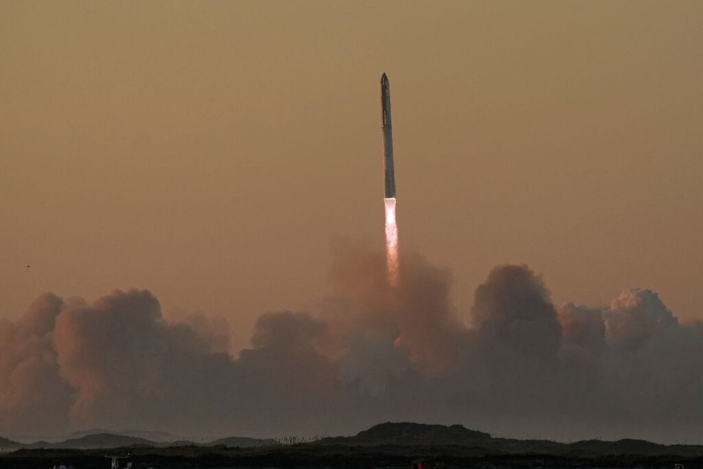 Elon Musk's SpaceX Giant New Rocket Explodes Minutes After Launch