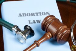 US: Texas Woman Whose Fetus Has Fatal Condition Sues for Abortion