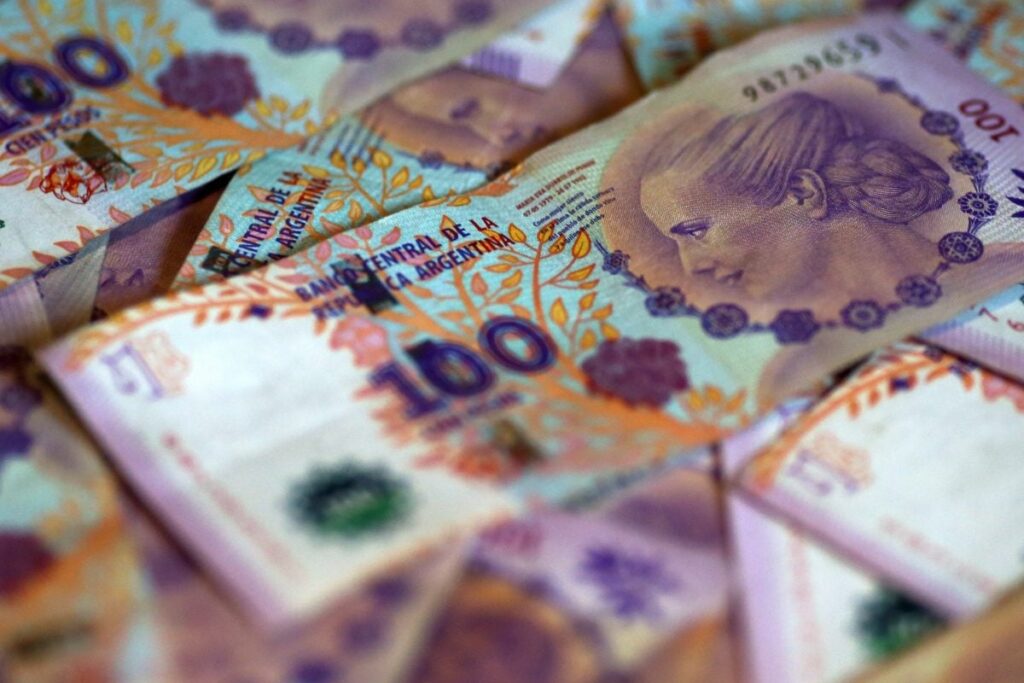 Argentina in Bid to Avoid ‘Hyperinflation’ Devalues Its Peso by More Than 50%