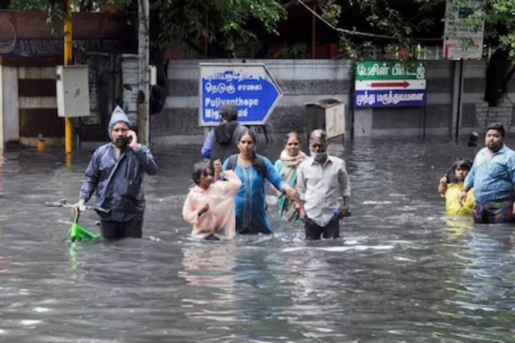 Tamil Nadu Seeks Rs 5,000 Cr Central Assistance as Rains Wreak Havoc in Chennai, Neighbouring Districts