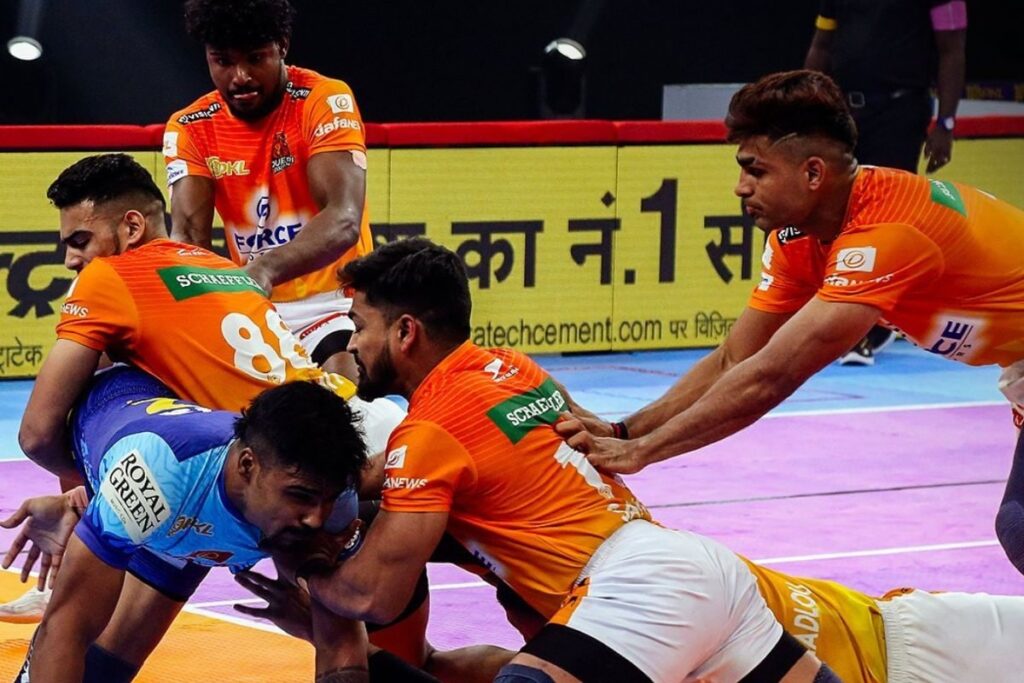 PKL: Puneri Paltan Thrash Bengal Warriors, Dabang Delhi Beat Telugu Titans