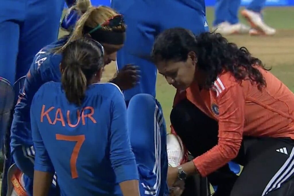 INDW vs ENGW: India Captain Harmanpreet Kaur Sustains Injury During 3rd T20I
