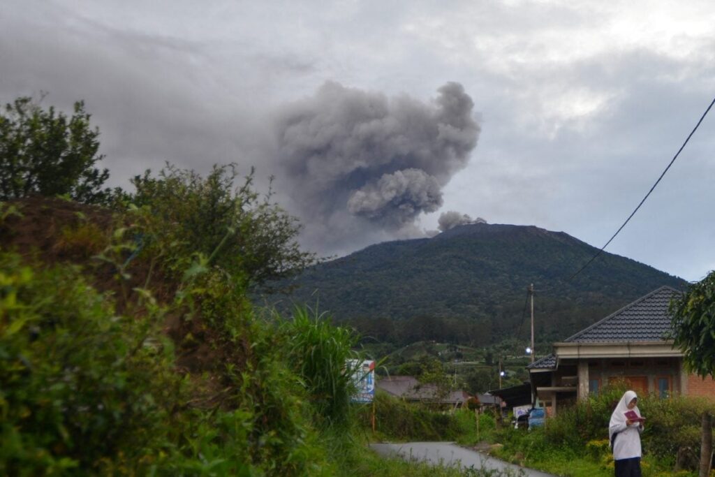 Indonesia Volcanic Eruption Death Toll Rises to 13