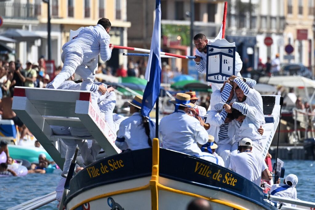 Jousting Makes Comeback in England as Competitive Sport