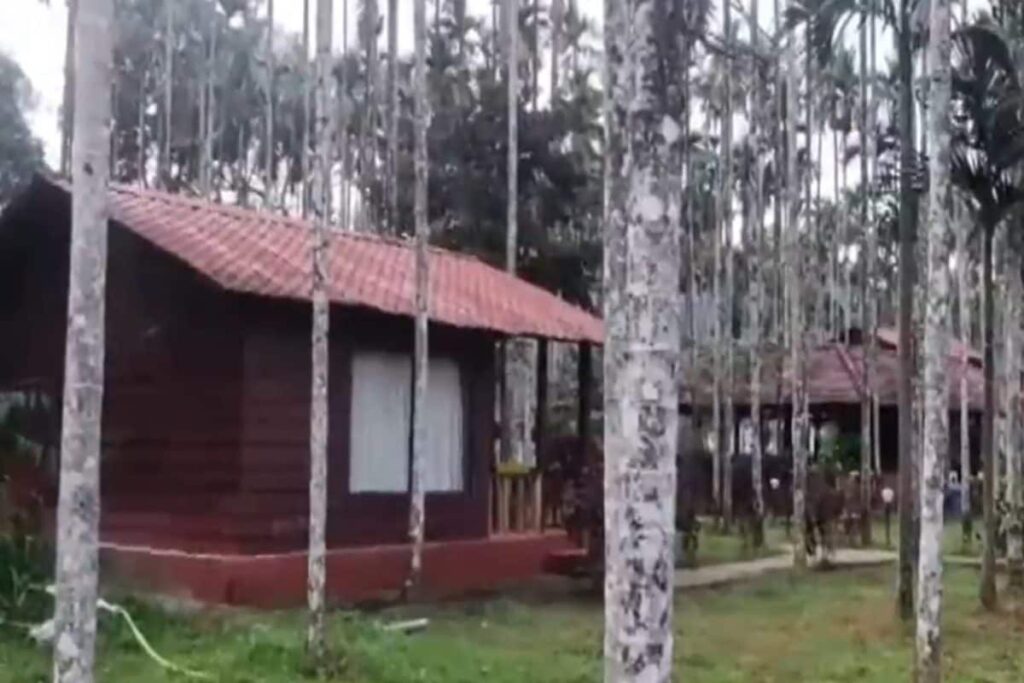 Karnataka: Couple Kills 11-year-old Daughter, Then Self At Resort; 'Suicide Note' Cites Financial Crisis