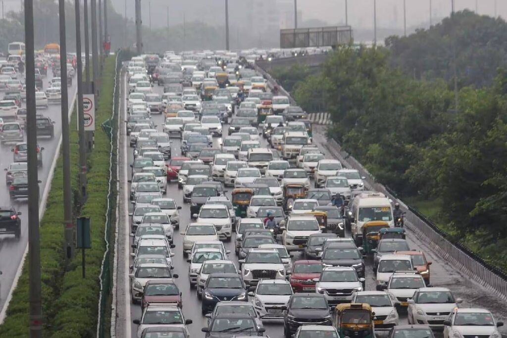 Delhi-Gurgaon Expressway: No More Violation of Lane Driving at Night, Check Rule Updates