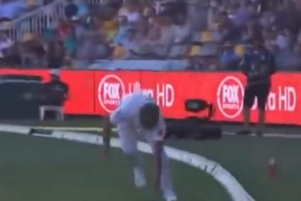 This Video Of Pakistan’s 'Worst Fielding Effort' Is Trending