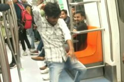 Man Dances To Gulabi Sharara Inside Delhi Metro; 'Ultra Confidence' Says Internet