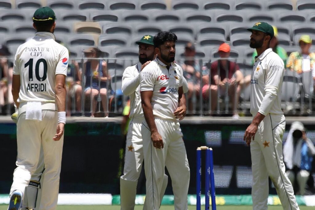 AUS vs PAK, 1st Test: Netizens React as Video of Pakistan’s 'Worst Fielding Effort' Is Trending - WATCH