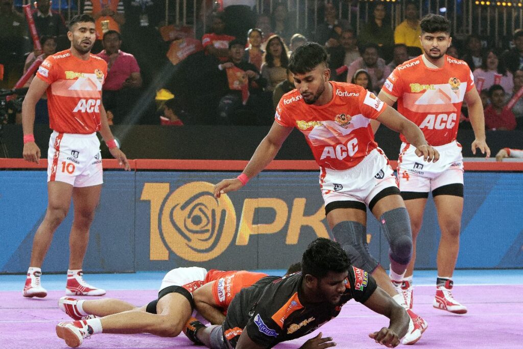 PKL 10: Sonu Jaglan Shines As Gujarat Giants Beat U Mamba 39-37 For Third Successive Win