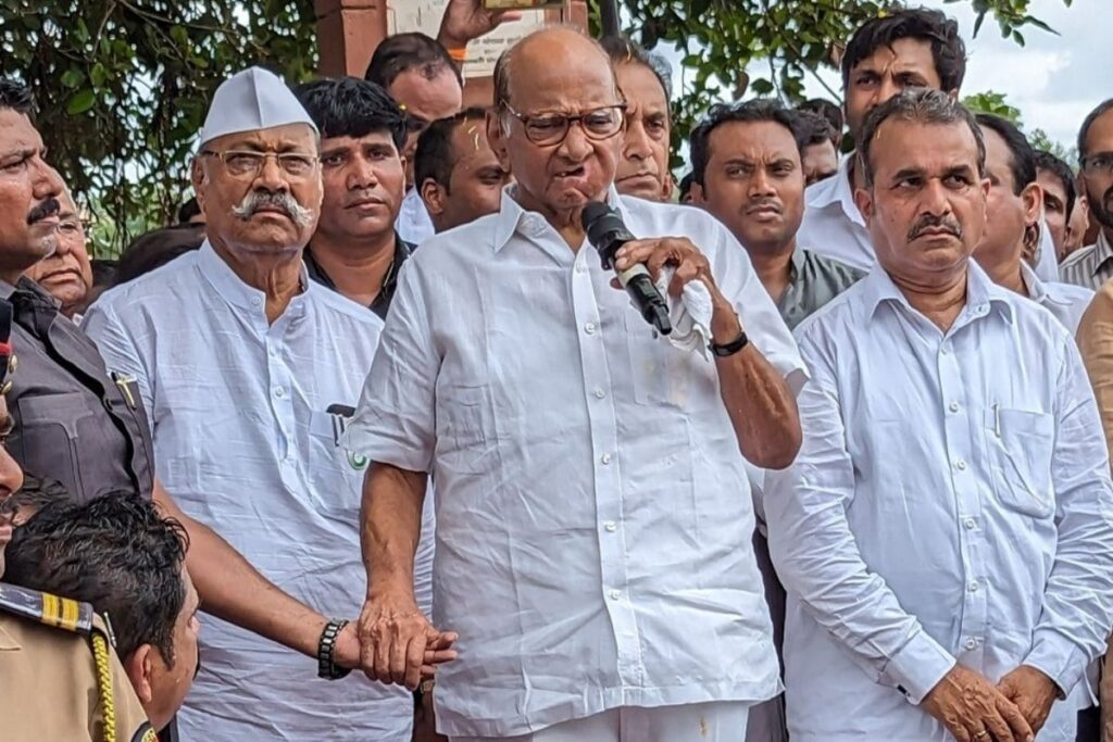 Sharad Pawar Demands Roll-back of Ban on Onion Export, Joins Farmers' Protest in Nashik